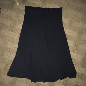 black knee-length skirt